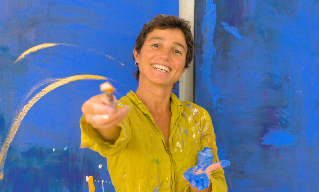 Laia invitándote a pintar